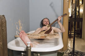 Ragnar Kjartansson: bisitariak